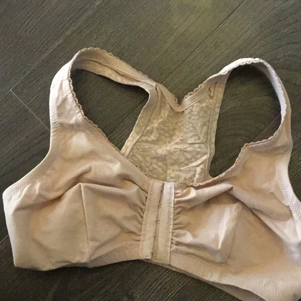 Glamorize front leisure bra